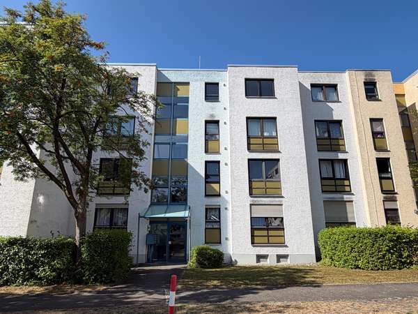 Sofort Bezugsfrei & voller Möglichkeiten - 3-ZImmer-Wohnung mit Balkon und Blick ins Grüne — Bild 2 von 20