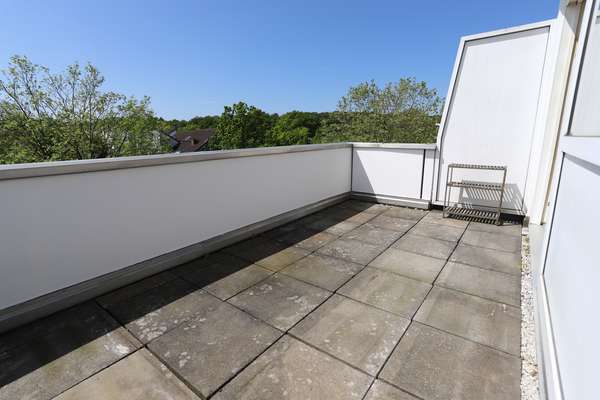 Bezugsfreie 1 Zimmer Wohnung mit traumhafter Dachterrasse — Bild 5 von 16