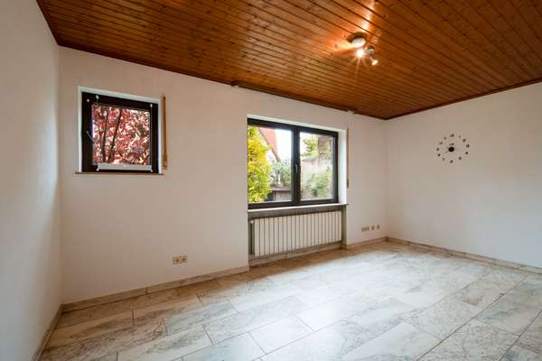 Viel Platz, viele Möglichkeiten: 2 Familienhaus mit großem Gartenparadies — Bild 24 von 32