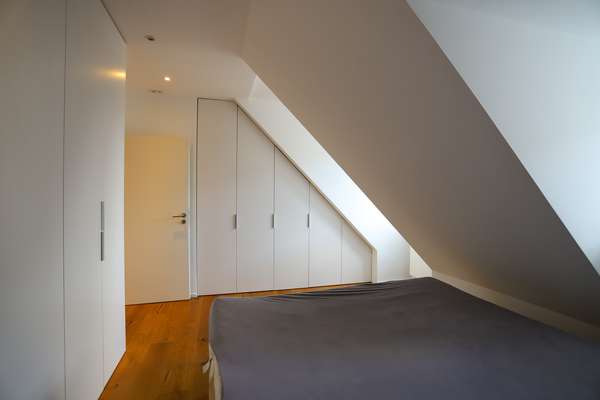 Wunderschöne, loftartige Dachgeschosswohnung in kernsaniertem Altbau! — Bild 11 von 15