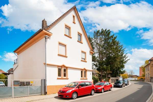 Für Investoren oder Eigennutzer: Charmantes Mehrfamilienhaus in zentraler Lage von Rüsselsheim — Bild 2 von 29