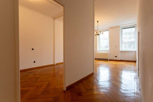 Attraktive 1,5-Zimmer-Wohnung in zentraler Lage in Wiesbaden — Bild 2 von 6