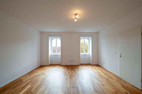 Außergewöhnliche Dachgeschosswohnung in denkmalgeschütztem Prachtbau in bester Lage von Mainz — Bild 4 von 23