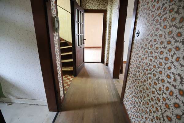 Sanierungsbedürftiges 1-3 Familienhaus mit Scheune & großem Innenhof — Bild 45 von 55