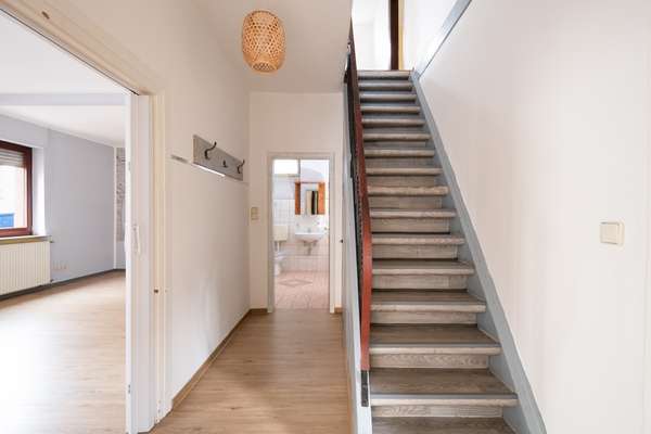 Verwunschenes Klinkerhaus mit großem Garten – sanierungsbedürftiges Liebhaberobjekt — Bild 3 von 8