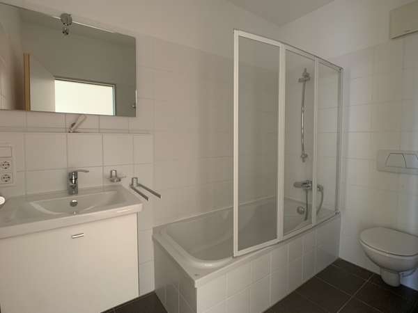 Moderne Split Level-Wohnung mit Terrasse — Bild 6 von 10