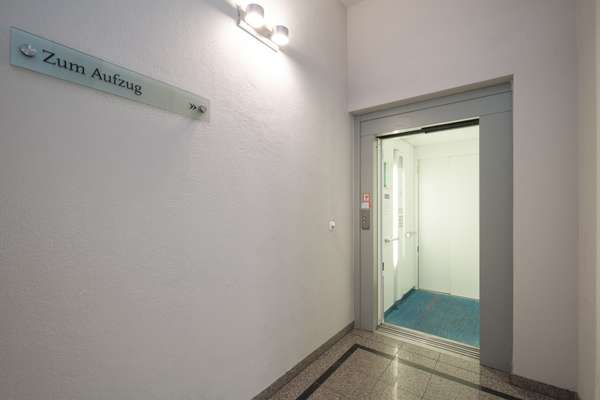 Außergewöhnliche Dachgeschosswohnung in denkmalgeschütztem Prachtbau in bester Lage von Mainz — Bild 15 von 23