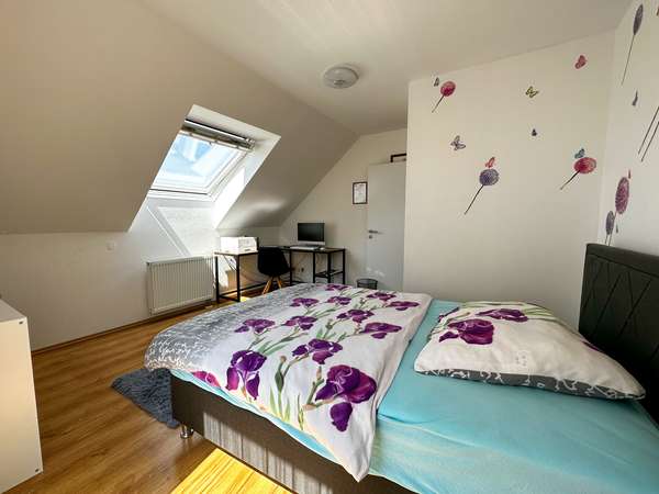Familien aufgepasst! Großzügiges Einfamilienhaus mit toller Terrasse und Lagerfläche im Keller. — Bild 22 von 25