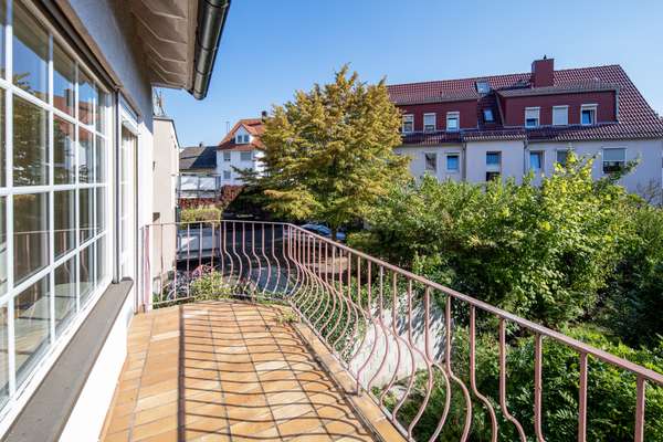 Urbanes Wohnen & ein hohes Maß an Lebensqualität: Charmantes Einfamilienhaus mit Einliegerwohnung — Bild 9 von 31