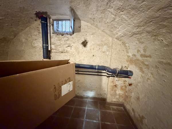Historisches Mehrfamilienhaus mit drei Einheiten, großem Garten und Entwicklungspotenzial — Bild 20 von 25