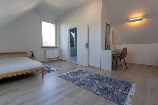 Charmantes Altbau-MFH mit 5 WE in Eltville! Dachgeschosswohnung bereits freigestellt! — Bild 29 von 34