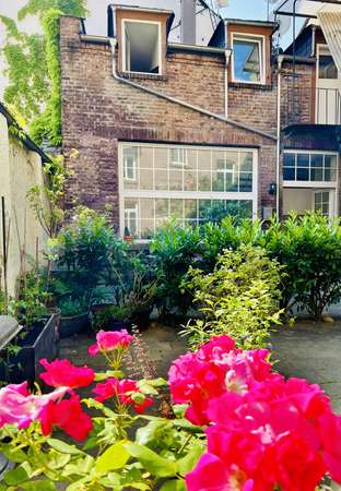 Möbliertes Wohnen auf Zeit: Individuelles Loft in ruhigem Innenhof-5 Min v. Taunusstr. — Bild 12 von 13