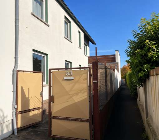 Ein Ort zum Gestalten – Einfamilienhaus mit Dachterrasse in Breckenheim — Bild 2 von 28