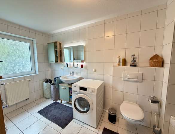 Sonnige 3-Zimmer Wohnung mit Balkon und Tiefgarage — Bild 9 von 13