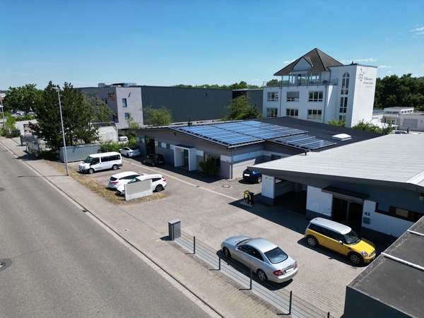 Attraktive Gewerbehalle mit Büroräumen und Stellplätzen — Bild 4 von 33