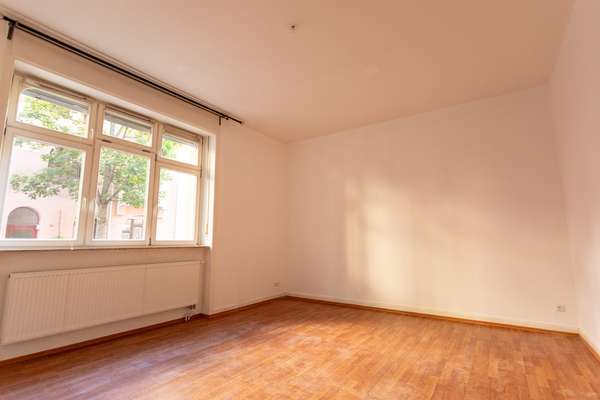 Schöne 3-Raum-Hochparterre-Wohnung im Wiesbadener Altbau! — Bild 3 von 9