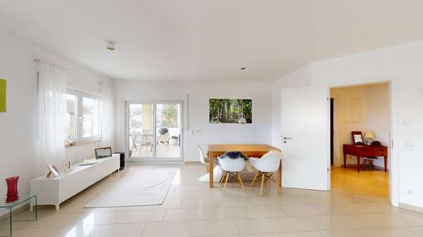 Traumwohnung im 2 Familienhaus mit Dachterrasse + Loggia + Garage — Bild 11 von 20