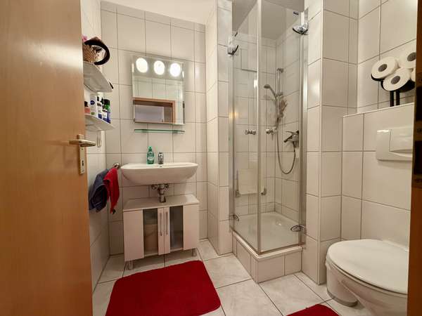 Sonnige 3-Zimmer Wohnung mit Balkon und Tiefgarage — Bild 11 von 13