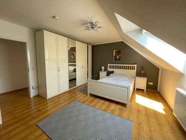 Familien aufgepasst! Großzügiges Einfamilienhaus mit toller Terrasse und Lagerfläche im Keller. — Bild 15 von 25
