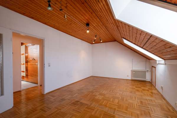Raumwunder mit ausgebautem Dachgeschoss – Reihenmittelhaus mit Gestaltungspotential — Bild 24 von 32