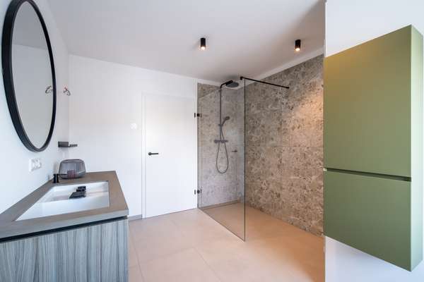 Exklusive barrierefreie Neubau-Penthousewohnung mit 3 Dachterrassen in Altrheinnähe — Bild 21 von 37