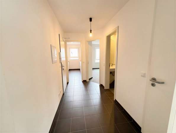 Frühlingsgefühle inklusive – Lichtdurchflutete 2-Zimmer-Wohnung mit Balkon in Frankfurts Osten — Bild 6 von 13