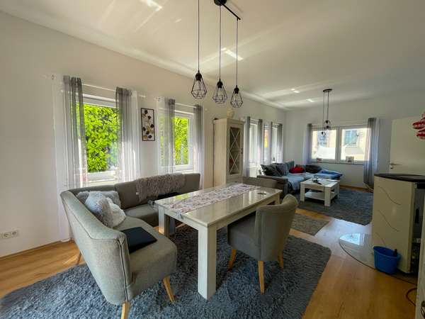 Familien aufgepasst! Großzügiges Einfamilienhaus mit toller Terrasse und Lagerfläche im Keller. — Bild 4 von 25
