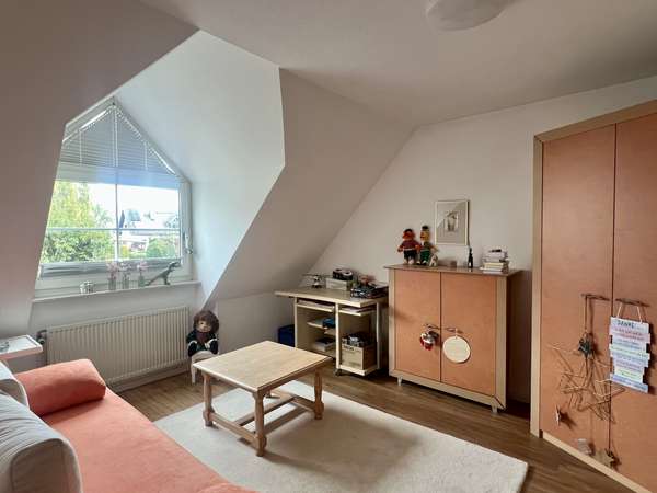 Wohlfühlort: Sonnige 3-Zimmerwohnung mit Tiefgaragenplatz in begehrter Hechtsheimer Feldrandlage — Bild 6 von 14