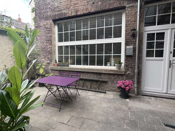 Möbliertes Wohnen auf Zeit: Individuelles Loft in ruhigem Innenhof-5 Min v. Taunusstr. — Bild 13 von 13