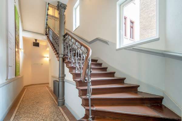 Stilvolle Altbauetage in denkmalgeschütztem Prachtbau – Exklusives Wohnen in bester Mainzer Lage — Bild 14 von 33