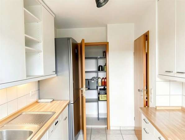 Sonnige 3-Zimmer Wohnung mit Balkon und Tiefgarage — Bild 5 von 13