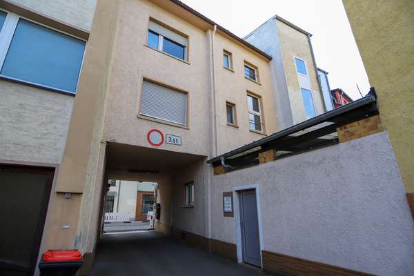 Investieren in Vielseitigkeit: Mehrfamilienhaus mit attraktiver Ladenfläche in Mainz-Kastel — Bild 3 von 24