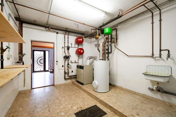 Viel Platz, viele Möglichkeiten: 2 Familienhaus mit großem Gartenparadies — Bild 29 von 32