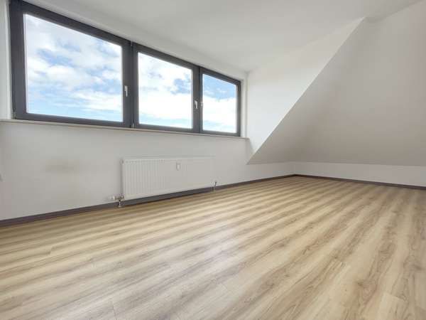Dachgeschosswohnung mit Kamin – ruhig gelegen im Herzen des Rhein-Main-Gebiets — Bild 5 von 17