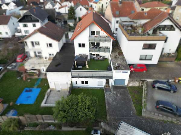 Gepflegtes Mehrfamilienhaus mit 3 Wohnungen im tollen Essenheim! — Bild 3 von 23