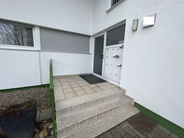 Bezugsfreie 1 Zimmer Wohnung mit traumhafter Dachterrasse — Bild 12 von 16