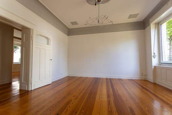 Geräumige 3-Zimmer Altbauwohnung mit Balkon – Ihr neues Zuhause! — Bild 11 von 13