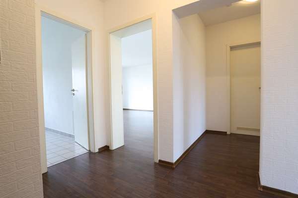Sonnenverwöhnte 3 Zimmer - Wohlfühlwohnung mit Balkon und Tiefgaragenstellplatz — Bild 9 von 15