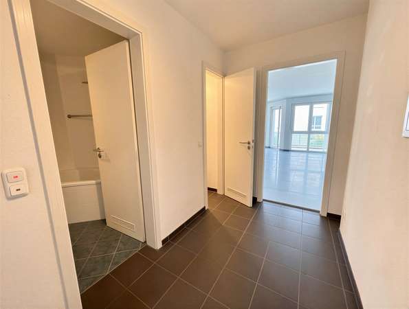 Frühlingsgefühle inklusive – Lichtdurchflutete 2-Zimmer-Wohnung mit Balkon in Frankfurts Osten — Bild 7 von 13