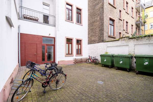 Stilvolle Altbauetage in denkmalgeschütztem Prachtbau – Exklusives Wohnen in bester Mainzer Lage — Bild 12 von 33