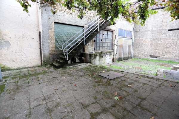 Sanierungsbedürftiges 1-3 Familienhaus mit Scheune & großem Innenhof — Bild 13 von 55