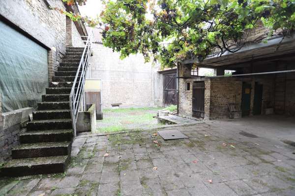 Sanierungsbedürftiges 1-3 Familienhaus mit Scheune & großem Innenhof — Bild 15 von 55