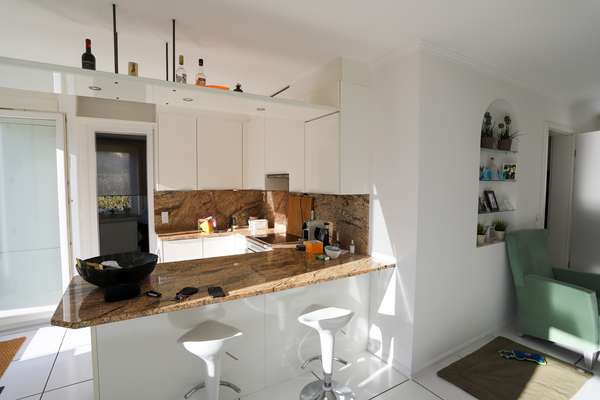 Helle Erdgeschosswohnung mit Terrasse und Garten! — Bild 3 von 15