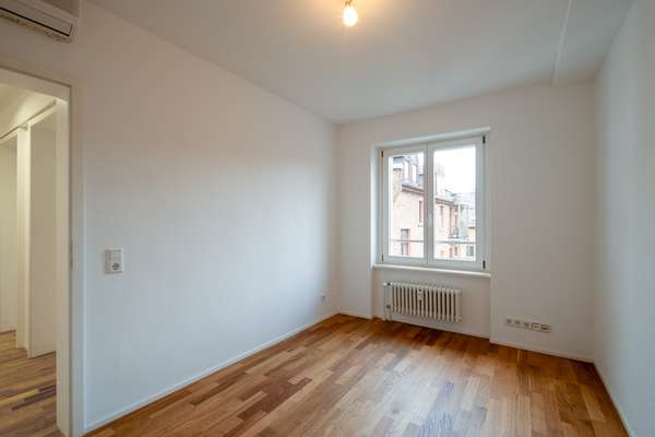 Außergewöhnliche Dachgeschosswohnung in denkmalgeschütztem Prachtbau in bester Lage von Mainz — Bild 20 von 23