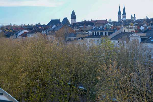 Einzigartige 3 ZKB Dachgeschosswohnung mit toller Aussicht — Bild 10 von 14