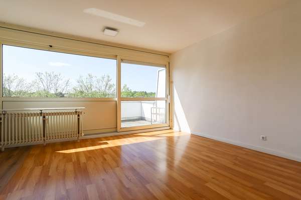 Bezugsfreie 1 Zimmer Wohnung mit traumhafter Dachterrasse — Bild 8 von 16