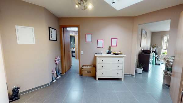 Großzügige 4-Zimmer-Wohnung in schöner Lage von Wiesbaden! — Bild 5 von 18