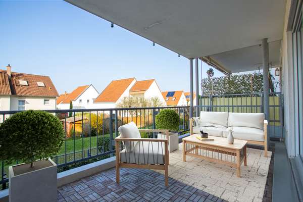 Sonnenverwöhnte 3 Zimmer - Wohlfühlwohnung mit Balkon und Tiefgaragenstellplatz — Bild 2 von 15