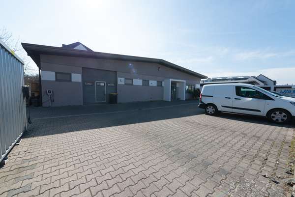 Attraktive Gewerbehalle mit Büroräumen und Stellplätzen — Bild 7 von 33