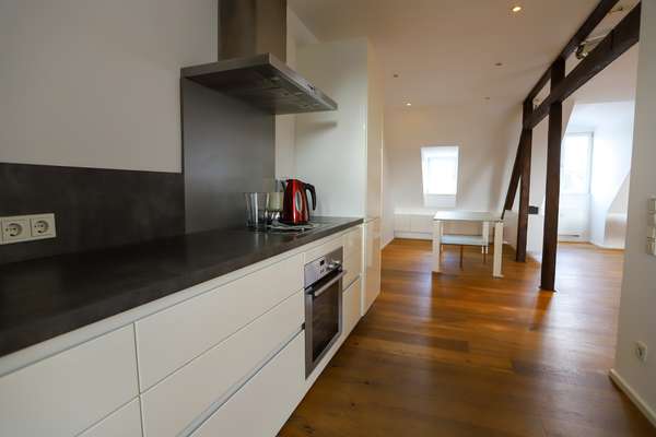 Wunderschöne, loftartige Dachgeschosswohnung in kernsaniertem Altbau! — Bild 7 von 15